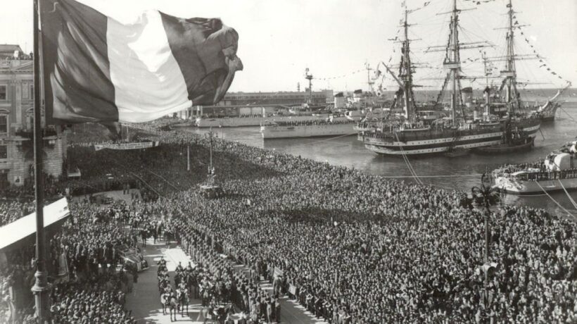 La Amerigo Vespucci nel porto di Trieste il giorno della riunificazione all'Italia