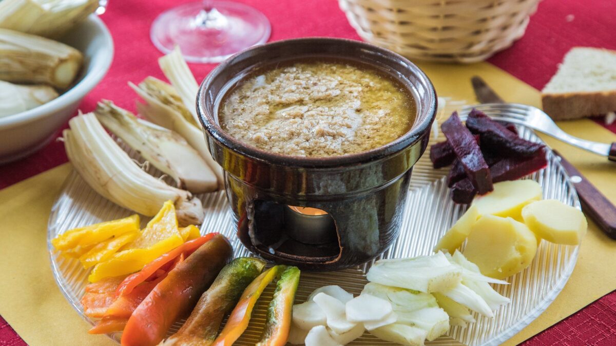 Bagna cauda, ossia l’arte di conciliare gli opposti