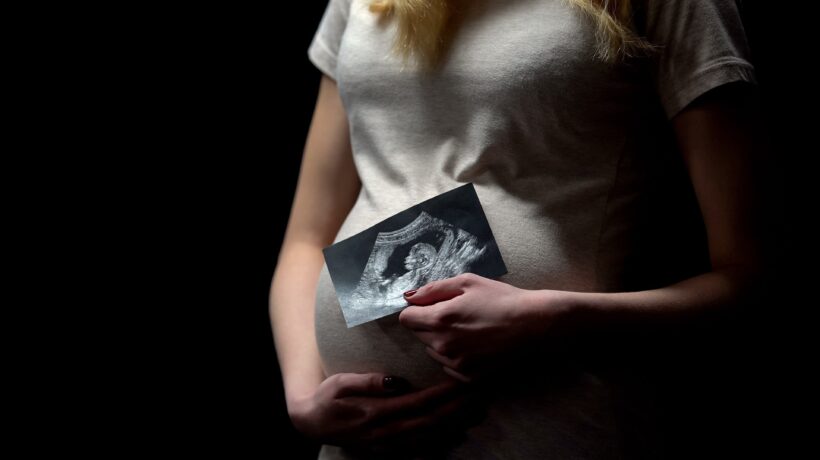 Soldi dalla maxi Ong (finanziata dall’Ue) per pagare la guida all’aborto in Italia