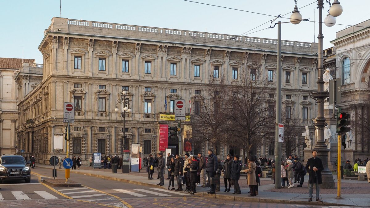 Africano tenta una violenza sessuale davanti alla finestra di Beppe Sala