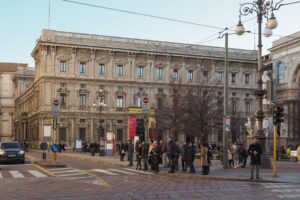 Africano tenta una violenza sessuale davanti alla finestra di Beppe Sala