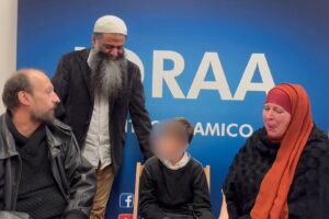 A Bologna l’imam salafita converte un bimbo all’islam in diretta social