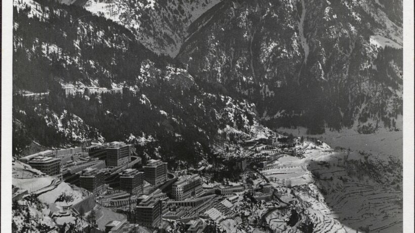 Inverno 1940: il villaggio sanatoriale e Sondalo (Fondo Castiglioni/Giani - Archivio Ospedale di Sondalo)
