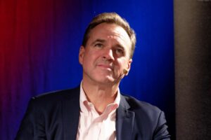 Niall Ferguson: «Cristianesimo in crisi. Serve un risveglio per resistere all’islam»