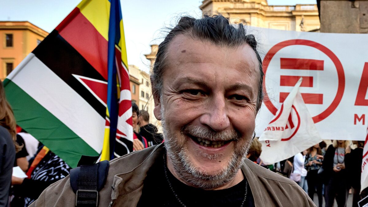 Il no global  sotto le gonne del papa