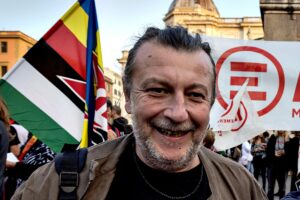 Il no global  sotto le gonne del papa