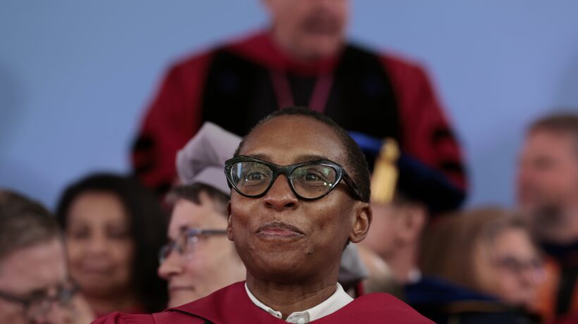Harvard grazia il rettore e censura le critiche