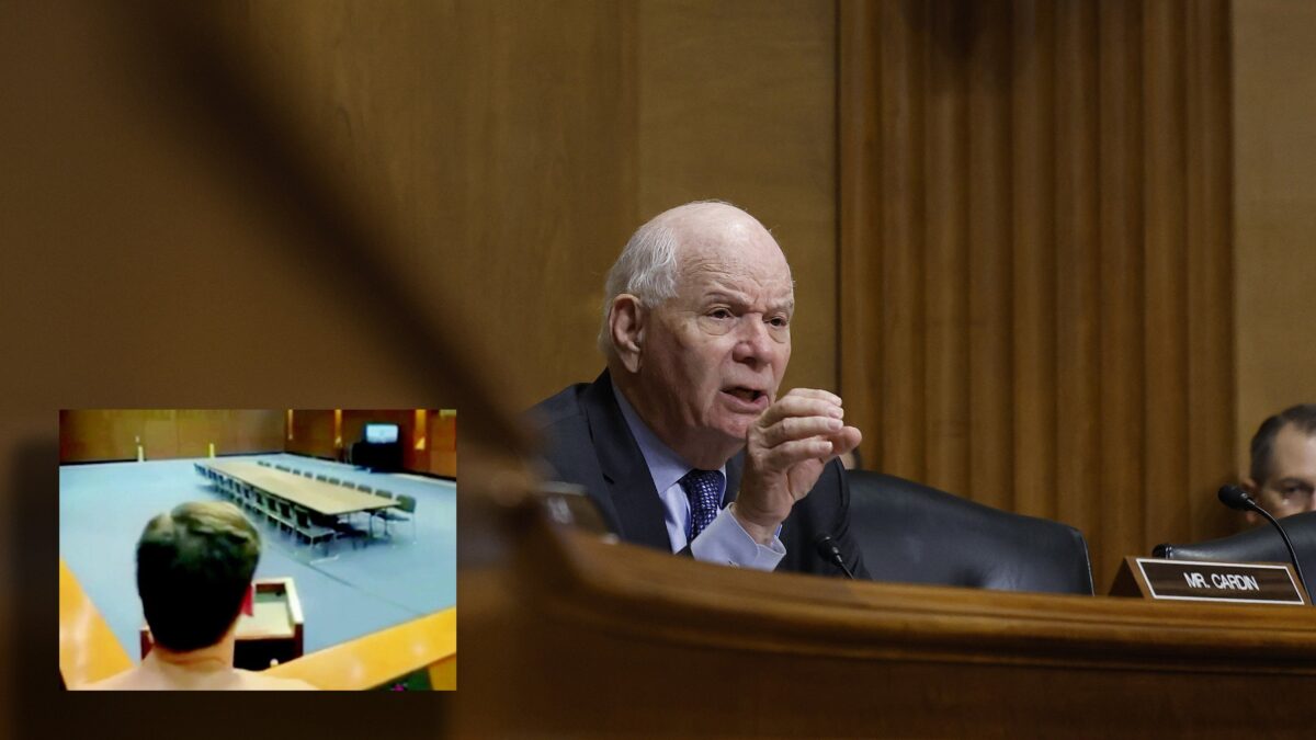Portaborse dem gira film porno gay nelle aule del Senato a Washington