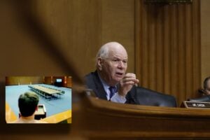 Portaborse dem gira film porno gay nelle aule del Senato a Washington