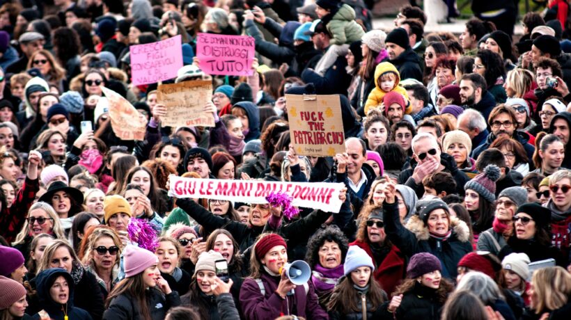 Gli slogan anti maschio sono un boomerang