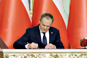 Tusk fa le purghe e gli europeisti applaudono