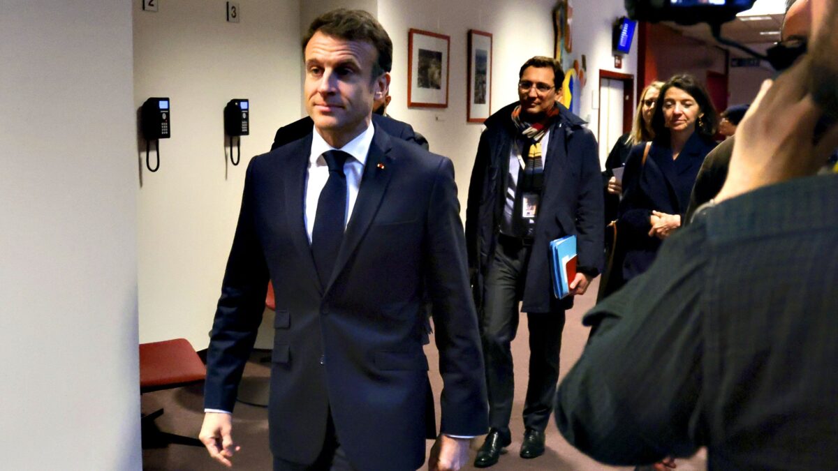 L’ultima di Macron contro il dolore: il «soccorso al contrario» che uccide