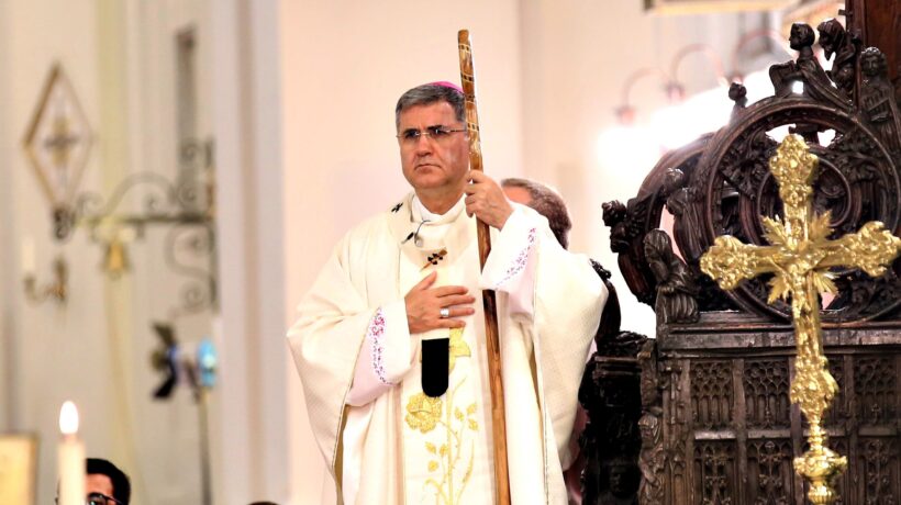 L’arcivescovo che in chiesa leggeva omelie anti Salvini «Fu il primo ad appoggiarci»