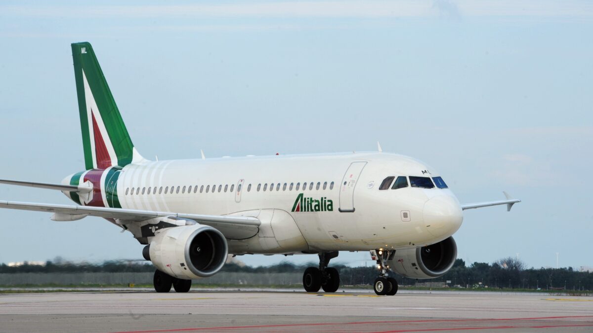 Alitalia, via a 2.700 licenziamenti. Governo pronto ad aprire un tavolo