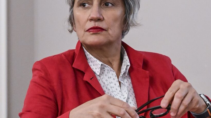 Valditara si pente, Concia fuori dalle aule