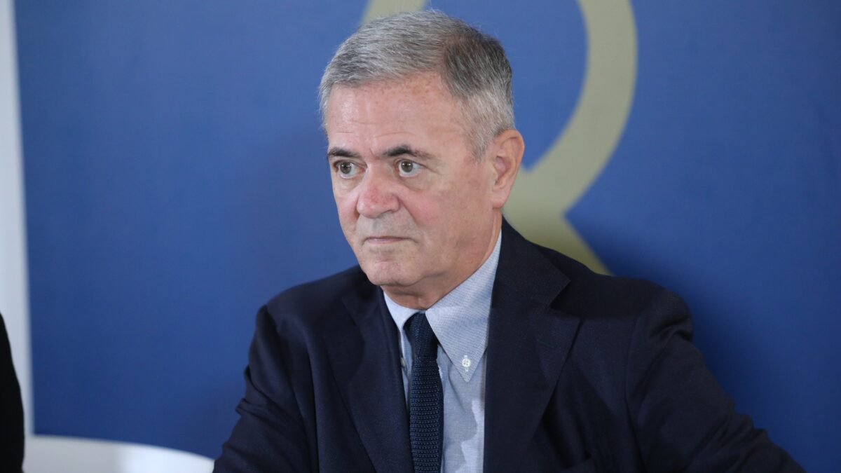 «Rep» ora si mette a rimpiangere il Cav pur di regalare il suo partito alla Schlein