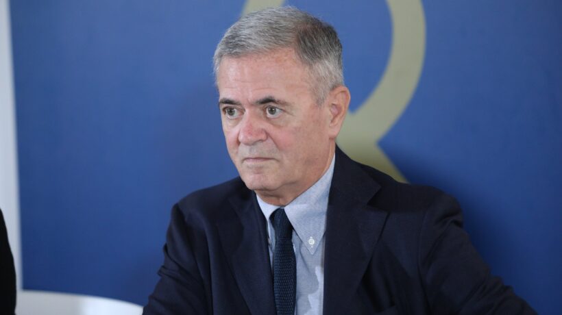 «Rep» ora si mette a rimpiangere il Cav pur di regalare il suo partito alla Schlein