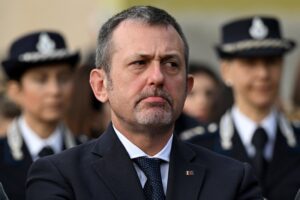 Il processo oscura il vero scandalo: il Pd che fa gioco a Cospito e mafiosi
