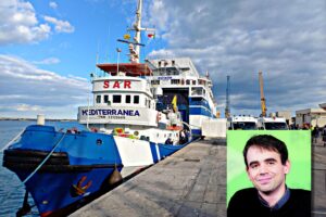 Vita e miracoli di «Padre Boat». «Ora occupiamo una parrocchia»