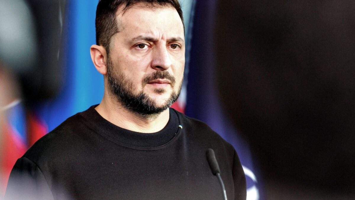 Zelensky senza soldi si consola con i missili