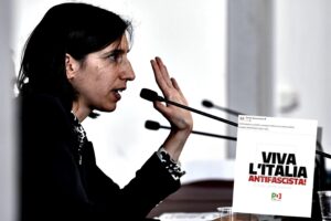 Il Pd rincorre il loggionista sui social ma stecca la campagna anti Digos