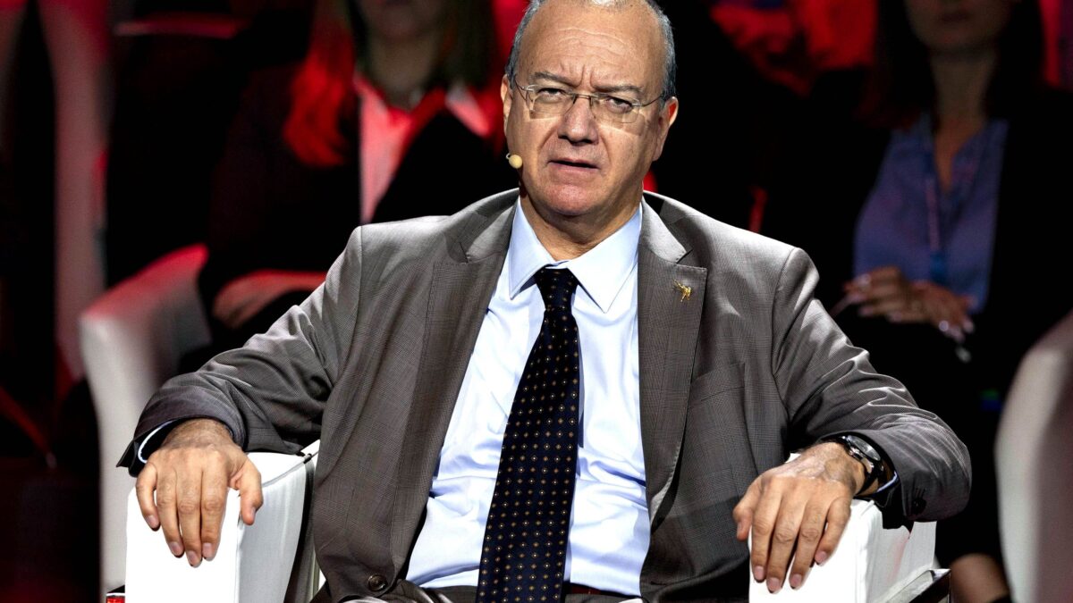 Valditara tace, la destra si infuria: «Sudditanza culturale alla sinistra»