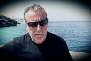 Le pressioni di Casarini & c. per farsi dare decine di clandestini da portare in Italia