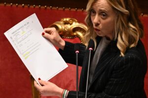 Meloni pronta al veto sul Patto di stabilità. In Aula il fax sul Mes che ci ha incastrati