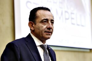 Chiusa l’era delle coop alla Camera. Ma Dem e grillini tifano precariato
