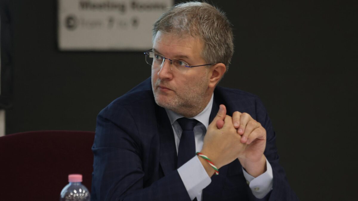 Carlo Fidanza: «Vogliamo costruire col Ppe un’alternativa alla sinistra»