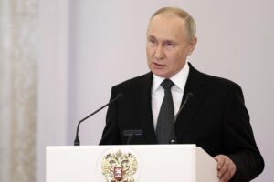 Ora Putin diventa una scusa per convincerci a dare soldi a Kiev e poteri all’Ue