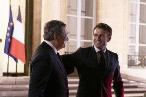 Parigi gode della lite montata Meloni-Draghi