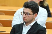 Uccise suo papà in difesa della madre. Giovane condannato a sei anni e due mesi