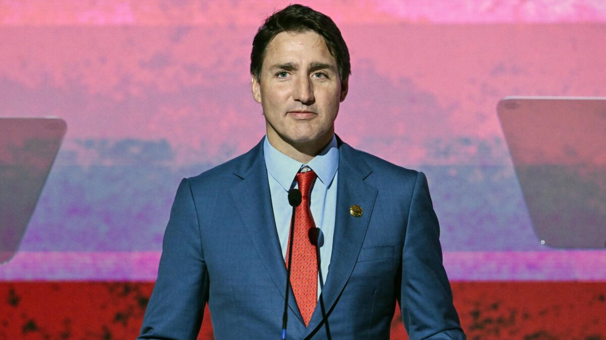 La guerra alla realtà del Canada di Trudeau. Tampax obbligatori nei bagni degli uomini