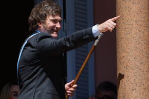 Dopo la Meloni, pure Milei scaccia il Dragone