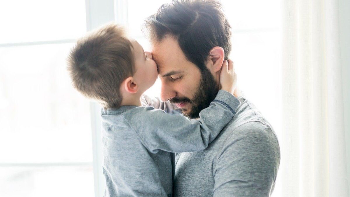 Salviamo i padri da chi vuole «rieducarli»