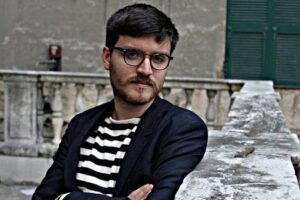Bomba nella sinistra: l’idolo è «maschio tossico»