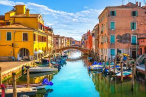 Il fascino pittorico delle città che vivono sull’acqua