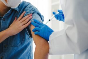 Autogol dello studio contro i no vax: il virus non era letale per gli under 40