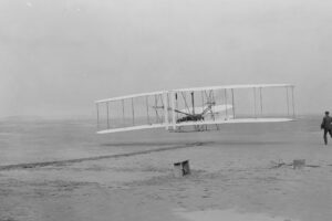 120 anni fa i fratelli Wright fecero decollare il primo aereo