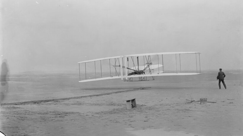 120 anni fa i fratelli Wright fecero decollare il primo aereo
