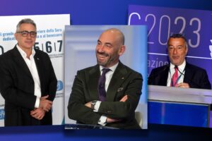 Se non va più a vaccinarsi nessuno la colpa è del vaccino e delle virostar