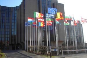Bagno di realtà pure per l’Europa: «Ridurre le emissioni è un’impresa»