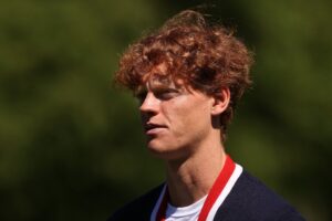 Volée di Jannik contro i tromboni: «A Montecarlo ci vivo davvero»