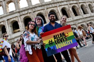 I gay diffidino dei loro finti supporter