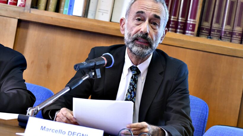 La Schlein continua a ignorare Degni. E lui si butta sugli Iron Maiden