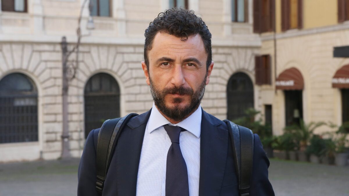 Racconti opposti sul caso di Pozzolo: «È stato lui». «Sospetti sulla scorta»
