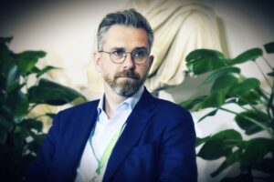 Sui 30 all’ora scatta l’indottrinamento in aula