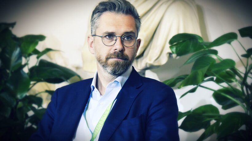 Sui 30 all’ora scatta l’indottrinamento in aula