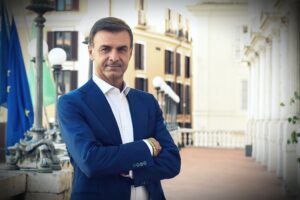 «Ue nemica dei contadini. Patto con gli altri Paesi: no alla carne coltivata»
